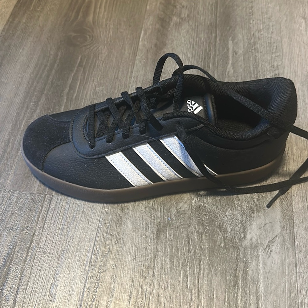 Adidas VL court women’s 6.5 big kids 5 BRAND NEW black